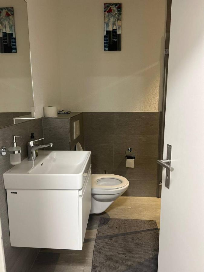 Basel-Stadt Gundeldingen Zimmer 401, Wc In The Hallway, Outside The Room Extérieur photo